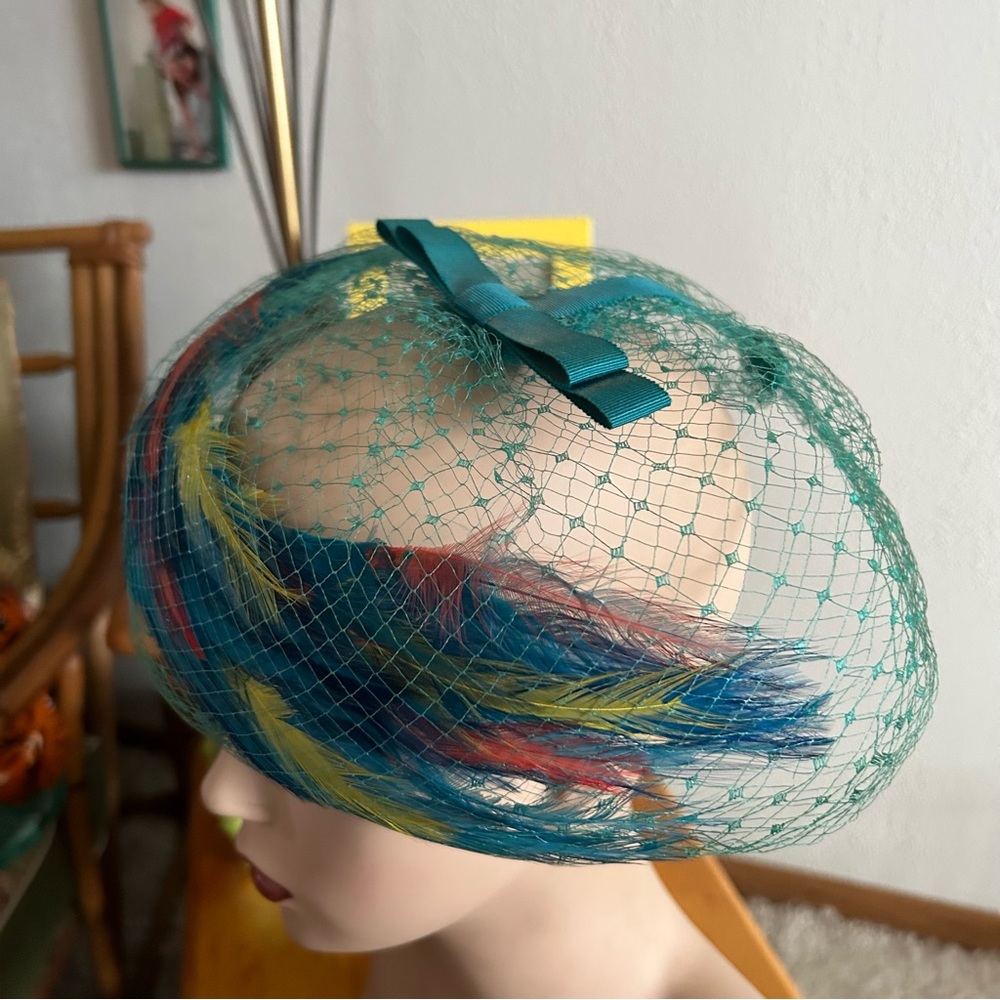 SOLD SOLD Vintage 1950s Hat Turquoise Blue Feather Net Cocktail Pinup - Picture 4 of 5
